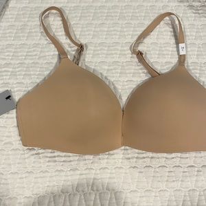 NWT Calvin Klein nude wireless push up bra